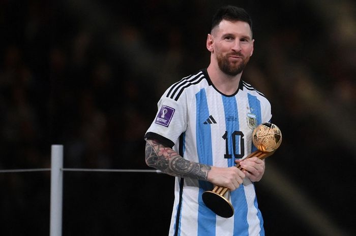 Pertandingan Argentina vs Prancis berlangsung alot di final Piala Dunia 2022. Lionel Messi mengukir sejarah usai menerima trofi Golden Ball.