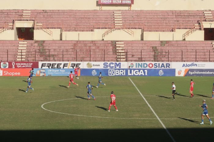 Suasana laga Persis Solo vs Persib Bandung di Stadion Sultan Agung, Bantul pada Minggu (18/12/2022)