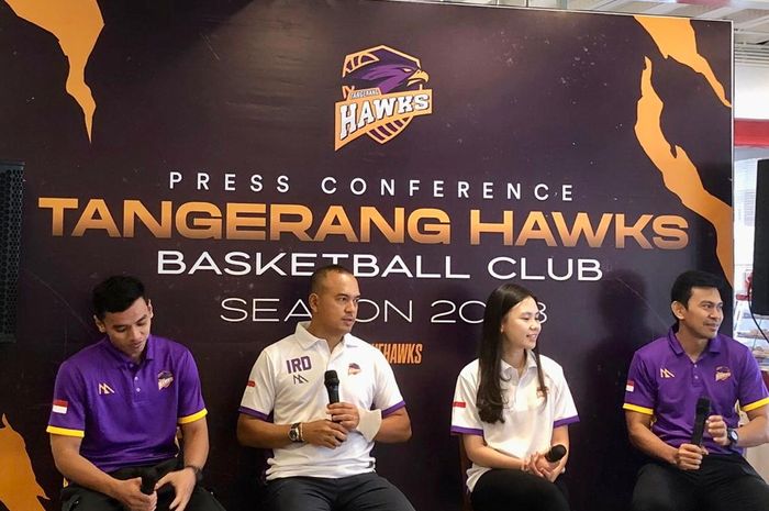 Presiden Direktur Tangerang Hawks, Rama Datau, saat konferensi pers terkait persiapan tim menghadapi Liga Basket Indonesia (IBL) 2023