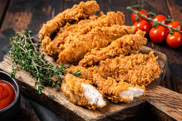 Bahan-bahan Ayam Goreng Kipas yang tersusun rapi di atas meja dapur
