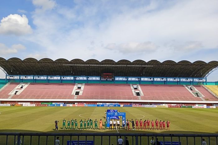 Suasana pertandingan Persebaya Surabaya vs Persis Solo di Stadion Maguwoharjo, Sleman, Rabu (21/12/2022).