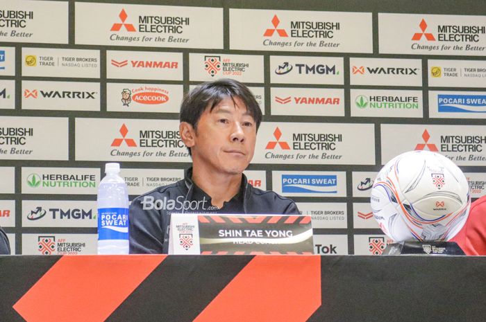 Pelatih timnas Indonesia, Shin Tae-yong, saat menghadiri sesi jumpa pers jelang laga Piala AFF 2022 di Stadion Gelora Bung Karno, Senayan, Jakarta, 22 Desember 2022.