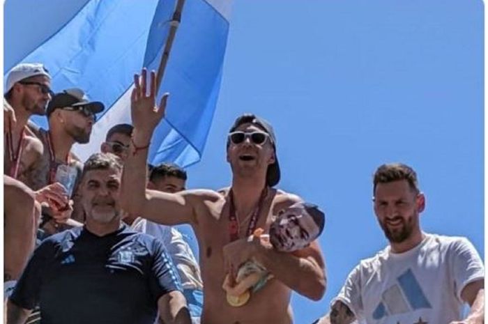 Potret perayaan juara Piala Dunia 2022 oleh para pemain Argentina yang mengejek Kylian Mbappe.