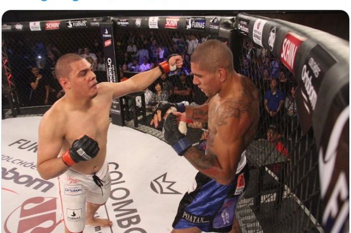 Momen duel raja kelas menengah UFC, Alex Pereira (kanan) melawan satu-satunya orang yang bisa mengalahkannya di duel MMA, Quemuel Ottoni (kiri).