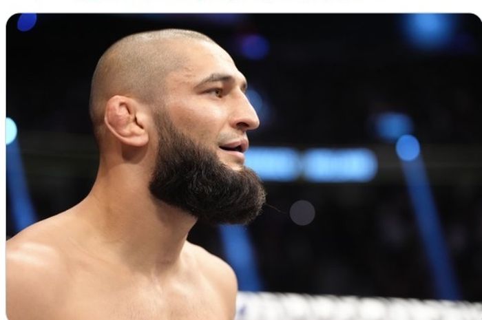 Khamzat Chimaev memberikan reaksi terkait kabar dirinya menolak tawaran duel di UFC 300.