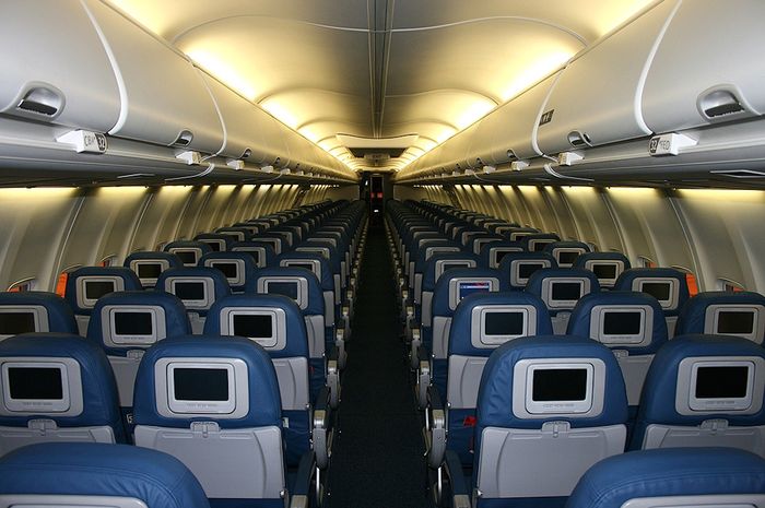 Benda yang Tidak Boleh Dibawa Masuk ke Dalam Kabin Pesawat