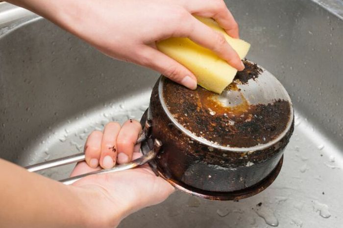 Menghilangkan Bau Makanan Gosong di Microwave dengan Bahan Alami dalam 3 Menit