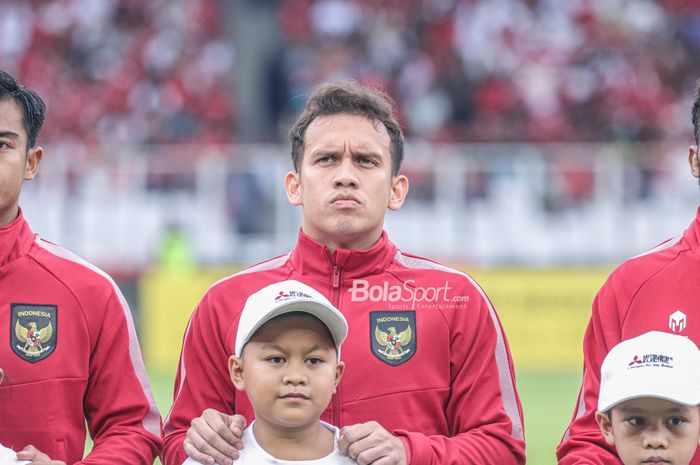 Penyerang timnas Indonesia, Egy Maulana Vikri, sedang berbaris jelang berlaga Piala AFF 2022 di Stadion Utama Gelora Bung Karno, Senayan, Jakarta, 29 Desember 2022.