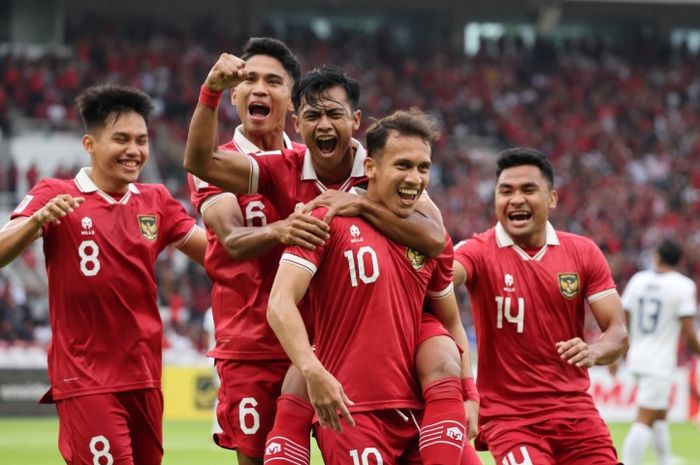 Pemain timnas Indonesia merayakan gol yang dicetak Egy Maulana Vikri ke gawang Kamboja di Piala AFF 2022.