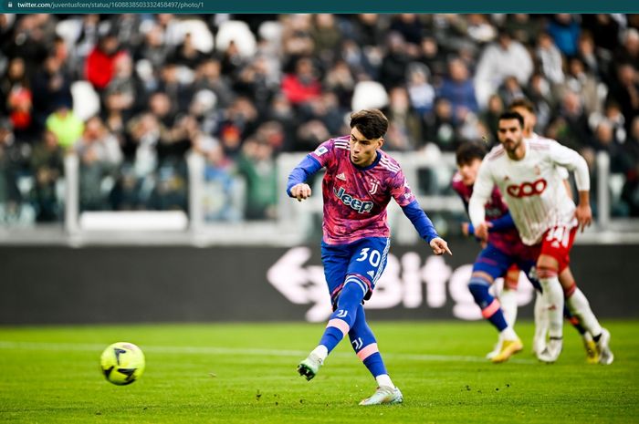 Pemain muda Juventus berjuluk The Next Angel Di Maria, Matias Soule, mampu mencetak gol penalti dalam laga uji coba melawan Standard Liege di Allianz Stadium, Jumat (30/12/2022) malam WIB.