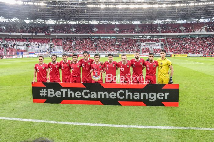 Skuat timnas Indonesia (skuad timnas Indonesia) sedang berbaris foto tim jelang berlaga pada Piala AFF 2022 di Stadion Utama Gelora Bung Karno, Senayan, Jakarta, 29 Desember 2022.
