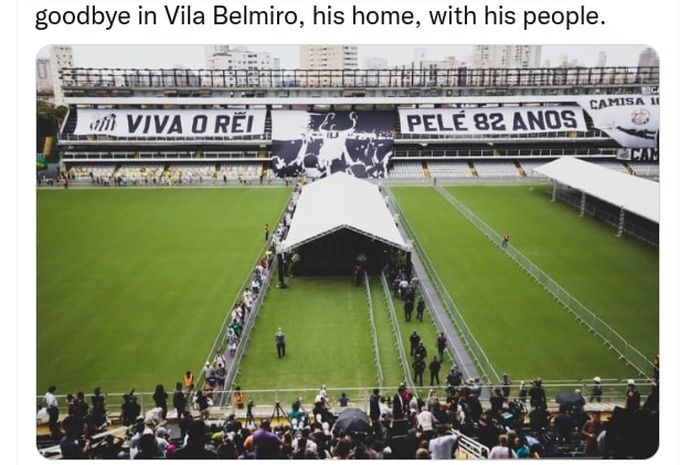 Jenazah legenda Brasil, Pele, disemayamkan di Vila Belmiro, kandang milik Santos FC, pada Senin (2/1/2023).