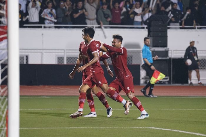 Para pemain timnas Indonesia merayakan gol ke gawang Filipina di laga Grup A Piala AFF 2022,Senin (2/1/2023).