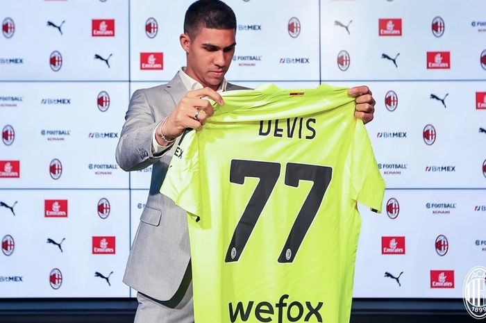 Devis Vasquez resmi menjadi kiper baru AC Milan setelah didatangkan dari Club Guarani, Paraguay.