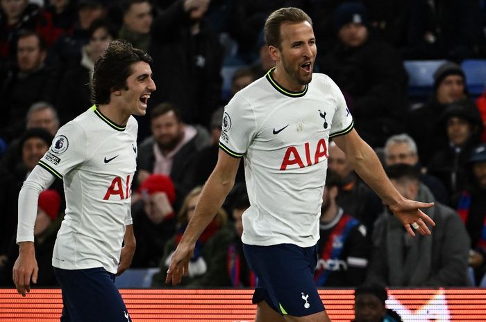 Harry Kane dan Son Heung-Min sah taklukkan Mo Salah dan Sadio Mane, hasil Liga Inggris terbaru menampilkan pesta gol Tottenham Hotspur.