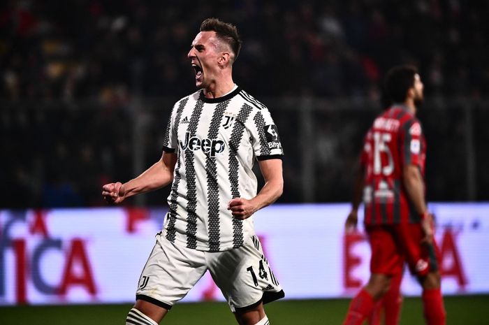 Juventus berhasil pepet AC Milan di klasemen Liga Italia berkat gol keren Arkadiusz Milik dalam hasil Liga Italia terbaru.