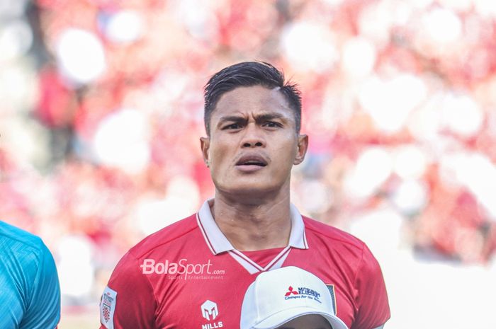 Kapten timnas Indonesia, Fachruddin Aryanto, saat sedang berbaris jelang bertanding dalam laga leg pertama semifinal Piala AFF 2022 di Stadion Gelora Bung Karno, Senayan, Jakarta, 6 Januari 2023.