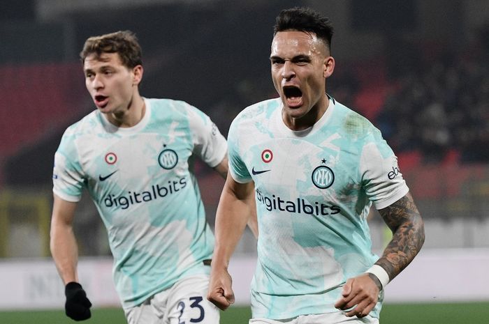 Striker Inter Milan, Lautaro Martinez, merayakan gol ke gawang Monza. Inter mengimbangi AC Milan berkat kesangaran Lautaro Martinez di Liga Italia.