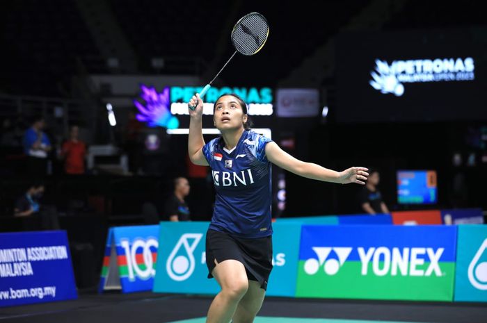 Aksi Gregoria Mariska Tunjung pada pertandingan babak pertama Malaysia Open 2023 di  Axiata Arena, Malaysia pada Selasa (10/1/2023).
