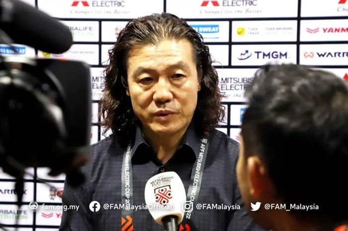 Pelatih Timnas Malaysia, Kim Pan-gon, saat diwawancarai dalam ajang Piala AFF 2022.