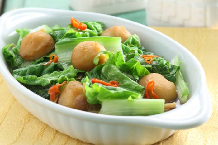 Resep Oseng Sawi Bakso, Menu Kilat Untuk Pelengkap Makan Siang Hari Ini