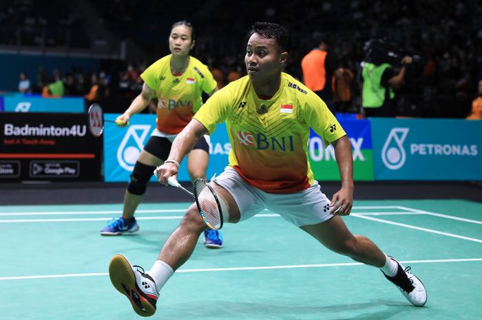 Pasangan ganda campuran Indonesia, Rehan Naufal Kusharjanto/Lisa Ayu Kusumawati, saat tampil pada babak kedua Malaysia Open 2023 di Axiata Arena, Kamis (12/1/2023).