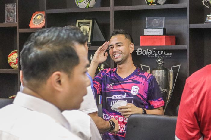 Chairman RANS Nusantara FC, Raffi Ahmad, saat ditemui di GBK Arena, Senayan, Jakarta, 15 Januari 2023.