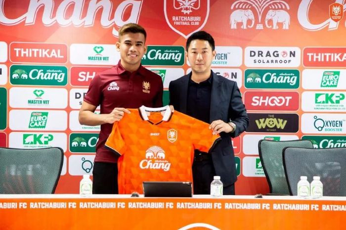 Kapten Timnas Malaysia, Safawi Rasid, resmi bergabung dengan klub Liga Thailand Ratchaburi FC dengan status pinjaman dari Johor Darul Ta'zim. 