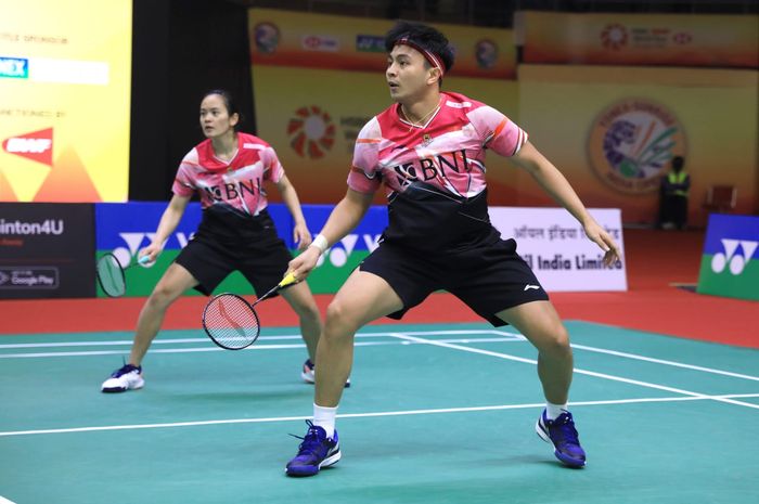 Pasangan ganda campuran Indonesia, Zachariah Josiahno Sumanti/Hediana Julimarbela, pada babak pertama India Open 2023 di KD Jadhav Indoor Hall, New Delhi, Rabu (18/1/2023).