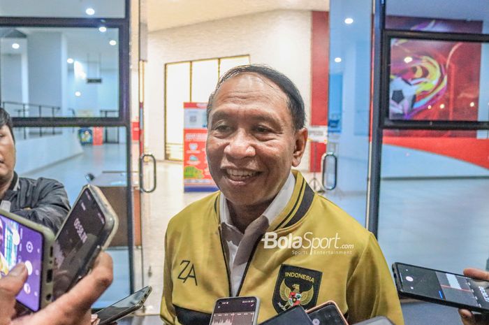 Menteri Pemuda dan Olahraga Republik Indonesia, Zainudin Amali, sedang memberikan keterangan kepada awak media di GBK Arena, Senayan, Jakarta, 19 Januari 2023.