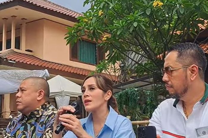 Maya adik Ferry Irawan minta netizen tak menghakimi kakaknya