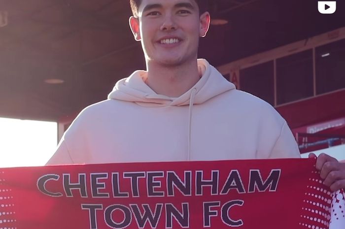 Pemain timnas Indonesia, Elkan Baggott resmi berseragam Cheltenham Town di sisa musim 2022/2023.