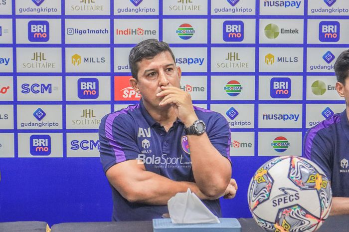 Angel Alfredo Vera jadi nama pelatih terbaru yang mengalami pemecahan usai gagal mengangkat performa Persita Tangerang di putaran kedua Liga 1 2022-2023