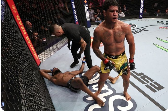 Gilbert Burns mengalahkan Neil Magny dengan kuncian di ronde pertama dalam gelaran UFC 283, Minggu (22/1/2023) WIB di Rio de Janeiro.