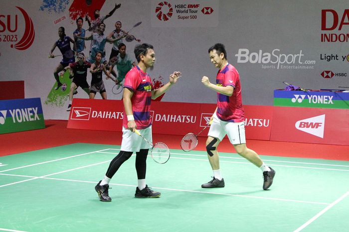 Ekspresi ganda putra Indonesia, Mohammad Ahsan/Hendra Setiawan dalam laga babak pertama Indonesia Masters 2023, Selasa (24/1/2023)