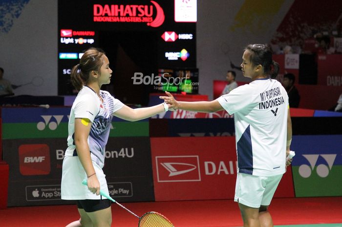 Pasangan ganda putri tanah air, Meilysa Trias Puspita Sari/Rachel Allessya Rose saat bertanding melawan Francesca Corbett/Allison Lee (Amerika Serikat) pada babak pertama Indonesia Masters 2023 di Istora Senayan, Jakarta, Rabu (25/1/2023).