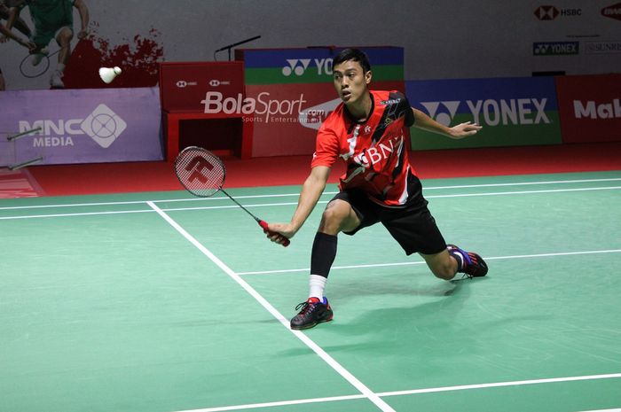 Aksi Shesar Hiren Rhustavito pada babak pertama Indonesia Masters 2023, Rabu (25/1/2023)