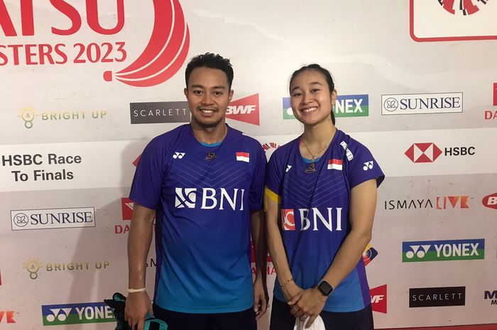 Pasangan ganda campuran Indonesia, Rehan Naufal Kusharjanto/Lisa Ayu Kusumawati usai melawan Kyohei Yamashita/Naru Shinoya (Jepang) pada babak pertama Indonesia Masters 2023 di Istora Senayan, Jakarta, Rabu (25/1/2023).