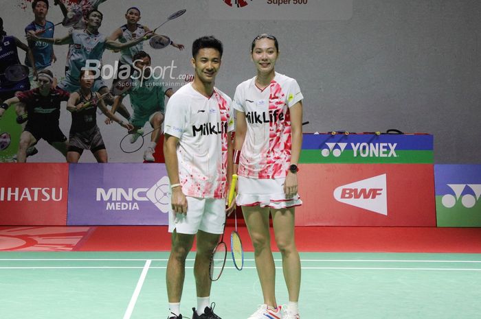 Pasangan ganda campuran Indonesia, Dejan Ferdinansyah/Gloria Emanuelle Widjaja, saat melawan Tang Chun Man/Tse Ying Suet (Hong Kong) pada babak pertama Indonesia Masters 2023 di Istora Senayan, Jakarta, Rabu (25/1/2023).