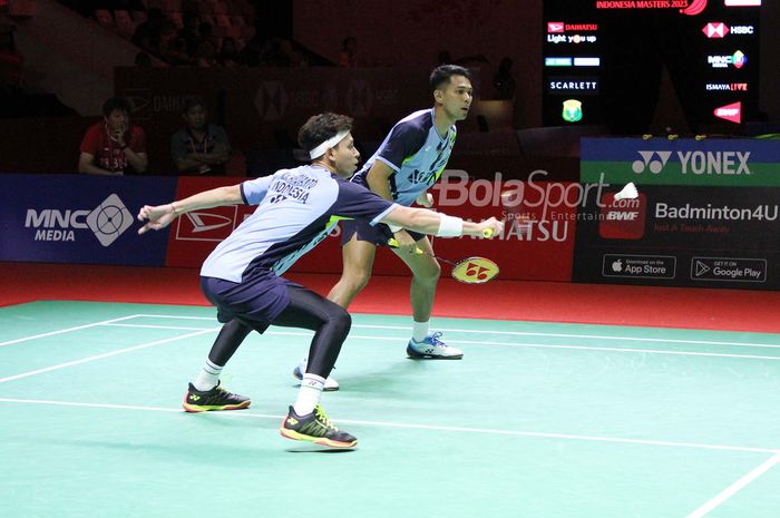 Pasangan ganda putra Indonesia, Fajar Alfian/Muhammad Rian Ardianto, saat melawan Liu Yu Chen/Ou Xuan Yi (China) pada perempat final Indonesia Masters 2023 di Istora Senayan, Jakarta, Jumat (27/1/2023).