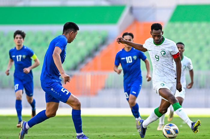 Suasana pertandingan persahabatan antara Arab Saudi melawan Uzbekistan jelang Piala Asia U-20 2023.