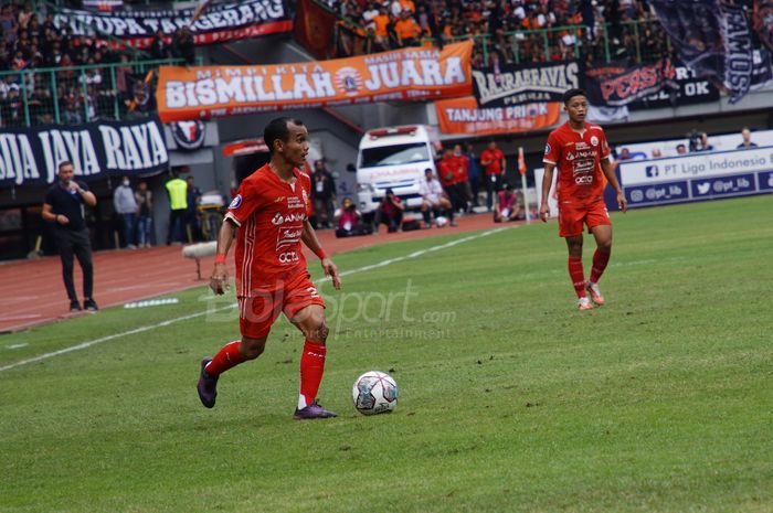 Pemain Persija Jakarta, Riko Simanjuntak saat melawan Persikabo 1973 pada laga pekan ke-21 Liga 1 2022/2023. di Stadion Candra Bhaga, Bekasi, Minggu (29/1/2023).  