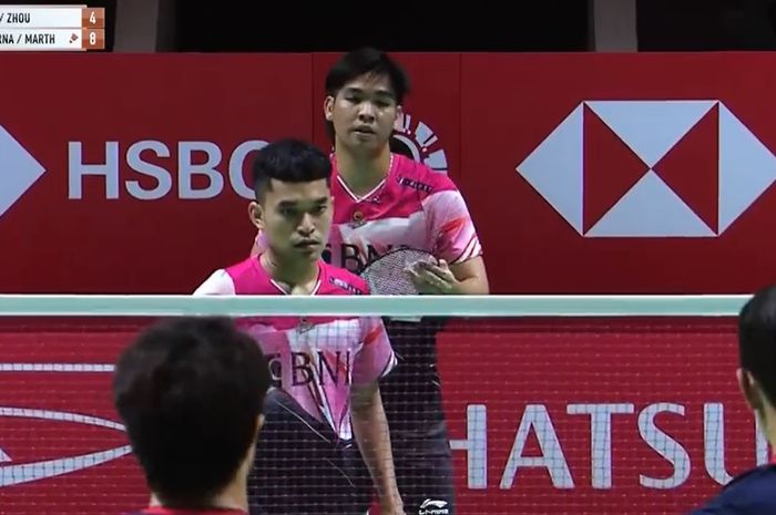 Pasangan ganda putra Indonesia, Leo Rolly Carnando/Daniel Marthin beraksi melawan He Ji Ting/Zhou Hao Dong (China) di final Indonesia Masters 2023 yang dilaksanakan di Istora Senayan Jakarta, Minggu (29/1/2023).