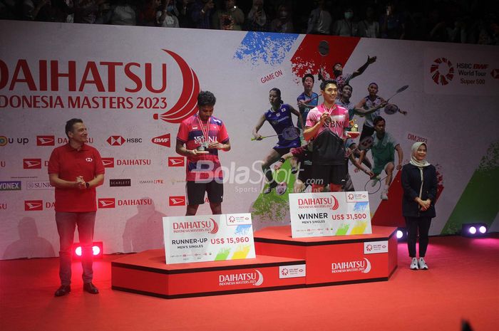 Tunggal Putra Indonesia, Jonatan Christie (kanan), Chico Aura Dwi Wardoyo (kiri)  bertemu di babak final Indonesia Masters 2023 di Istora Senayan, Jakarta, Minggu (29/1/2023).