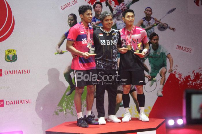 Tunggal Putra Indonesia, Jonatan Christie (kanan), Chico Aura Dwi Wardoyo (kiri)  bertemu di babak final Indonesia Masters 2023 di Istora Senayan, Jakarta, Minggu (29/1/2023).