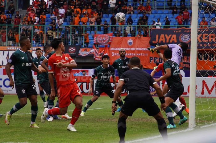 Suasana pertandingan antara Persija Jakarta versus Persikabo 1973 pada laga pekan ke-21 Liga 1 2022/2023. di Stadion Candra Bhaga, Bekasi, Minggu (29/1/2023).