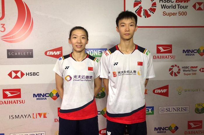 Pasangan ganda putri asal China, Jiang Zhen Bang/Wei Ya Xin, saat jumpa pers pascalaga final Indonesia Masters 2023 di Istora Senayan, Jakarta, Minggu (29/1/2023).