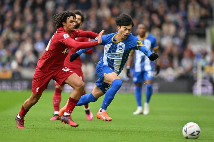 Pemain Brighton, Kaoru Mitoma, dalam laga Piala FA melawan Liverpool.