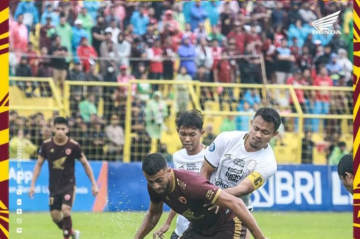 Suasana pertandingan antara PSM Makassar versus RANS Nusantara FC pada laga pekan ke-21 Liga 1 2022/2023 di Stadion Gelora B J Habibie. Sulawesi Selatan, pada Senin (30/1/2023).
