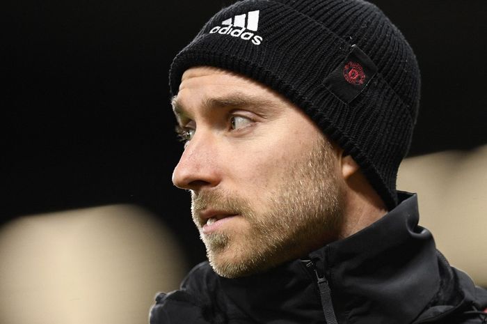 Manchester United mengonfirmasi Christian Eriksen absen 3 bulan karena cedera akibat tekel Andy Carroll dalam duel Piala FA versus Reading (28/1/2023).